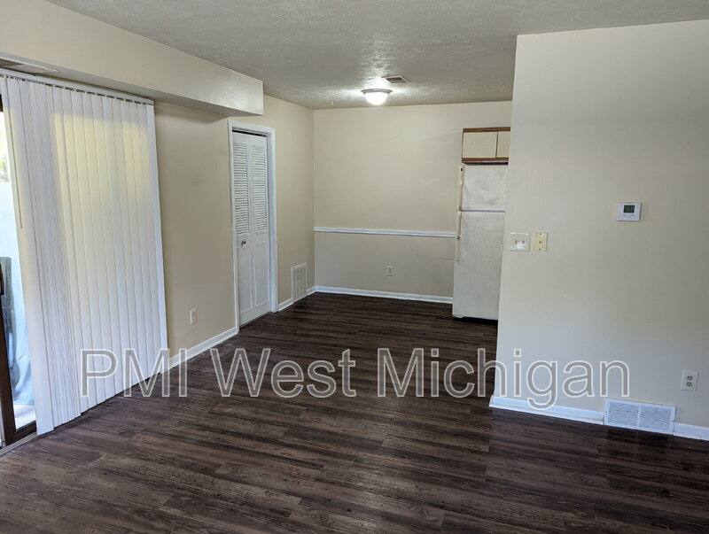 Townhouse for rent at 6054 In The Pines Dr SE, Grand Rapids, MI 49548