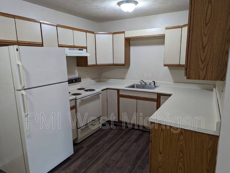 Townhouse for rent at 6054 In The Pines Dr SE, Grand Rapids, MI 49548