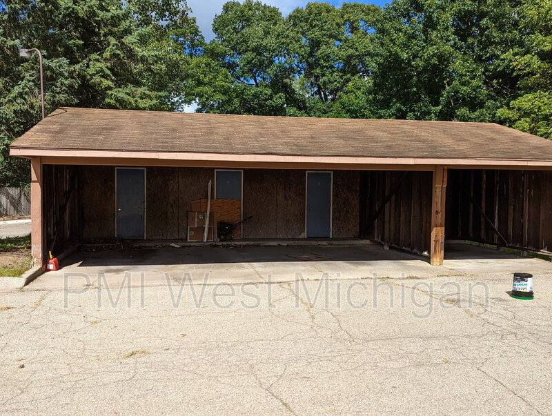 Townhouse for rent at 6054 In The Pines Dr SE, Grand Rapids, MI 49548