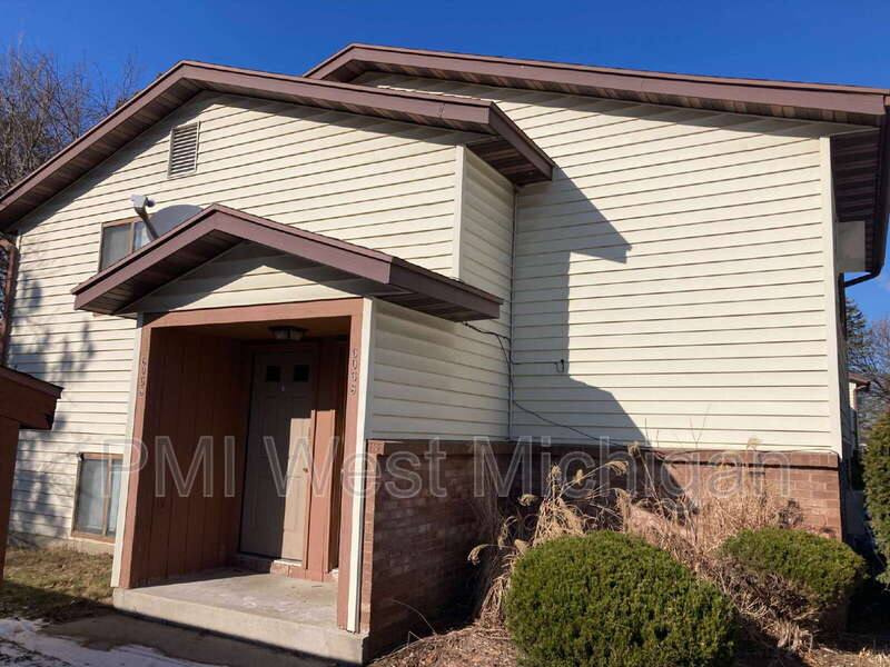 Townhouse for rent at 6054 In The Pines Dr SE, Grand Rapids, MI 49548