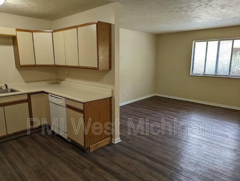 Townhouse for rent at 6054 In The Pines Dr SE, Grand Rapids, MI 49548