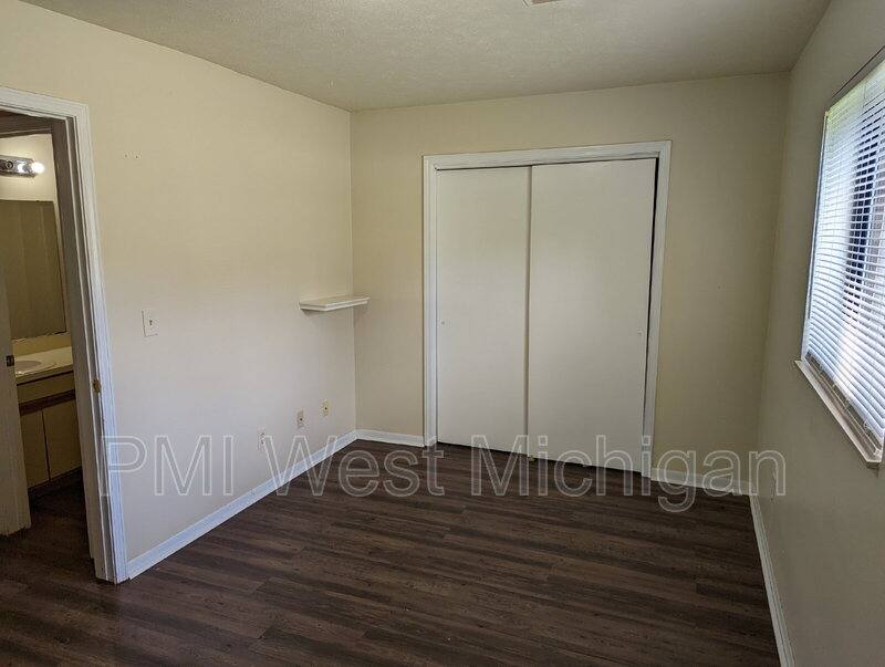 Townhouse for rent at 6054 In The Pines Dr SE, Grand Rapids, MI 49548