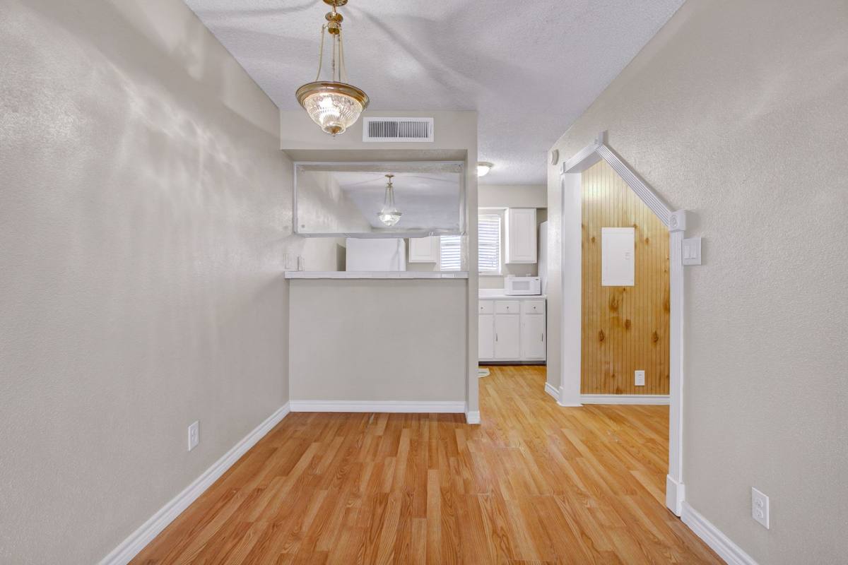Townhouse for rent at 3243 Nacogdoches Rd, San Antonio, TX 78217