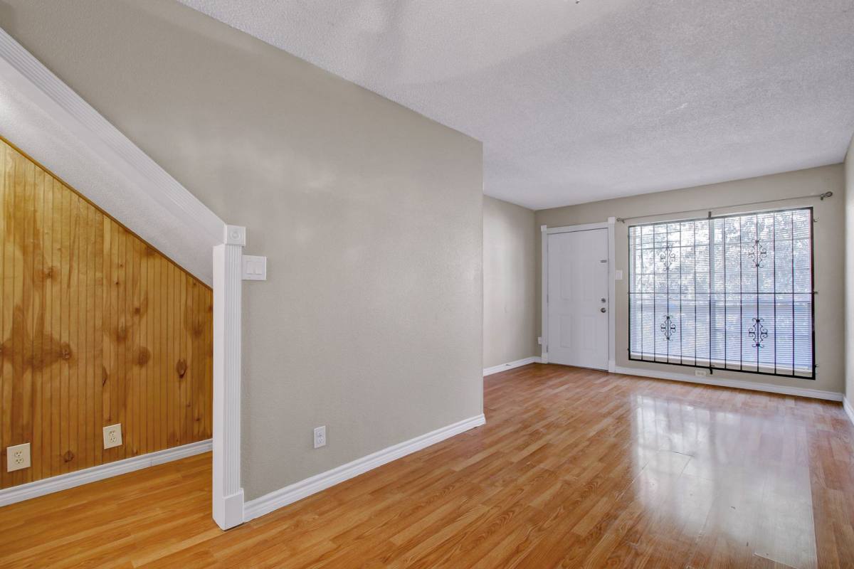 Townhouse for rent at 3243 Nacogdoches Rd, San Antonio, TX 78217
