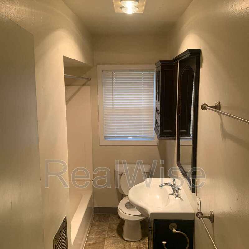 House for rent at 443 NE Baker Dr, Grants Pass, OR 97526