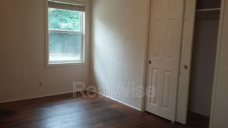 House for rent at 443 NE Baker Dr, Grants Pass, OR 97526