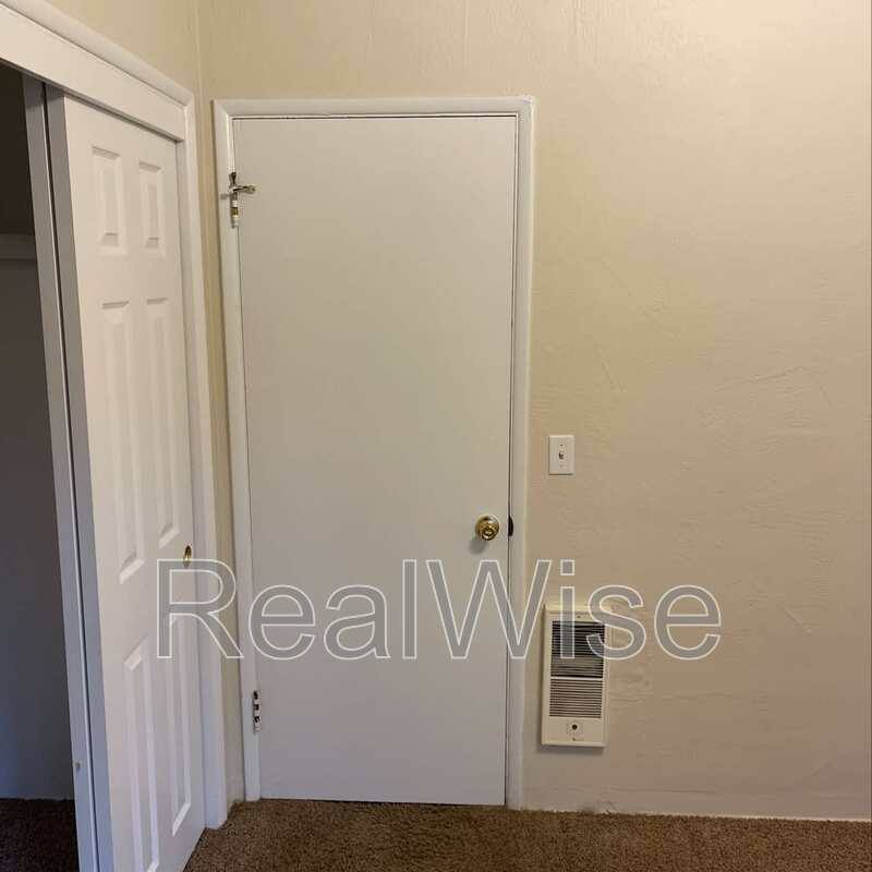 House for rent at 443 NE Baker Dr, Grants Pass, OR 97526