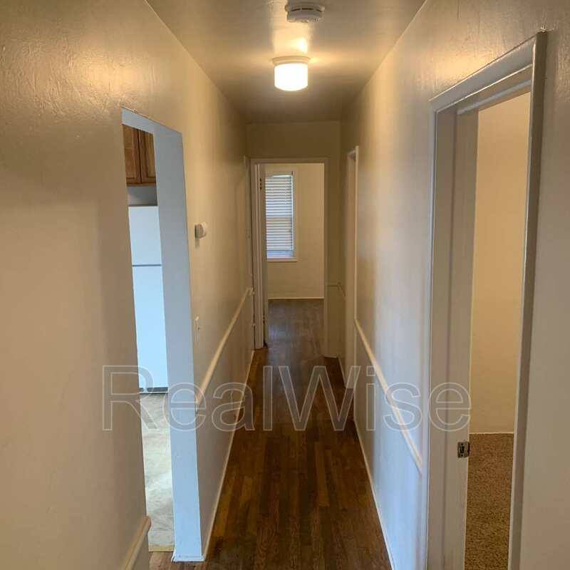 House for rent at 443 NE Baker Dr, Grants Pass, OR 97526