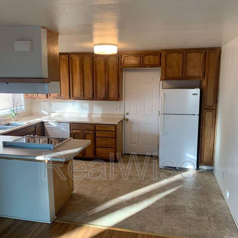 House for rent at 443 NE Baker Dr, Grants Pass, OR 97526