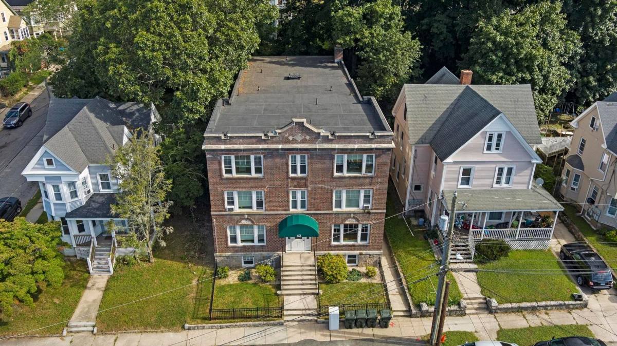 Apartment for rent at 43 W St, New London, CT 06320