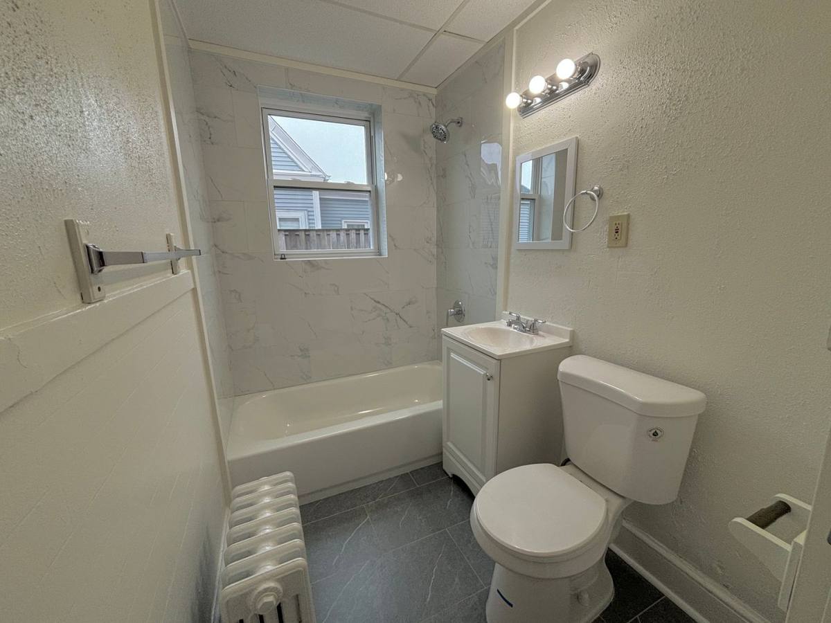 Apartment for rent at 43 W St, New London, CT 06320
