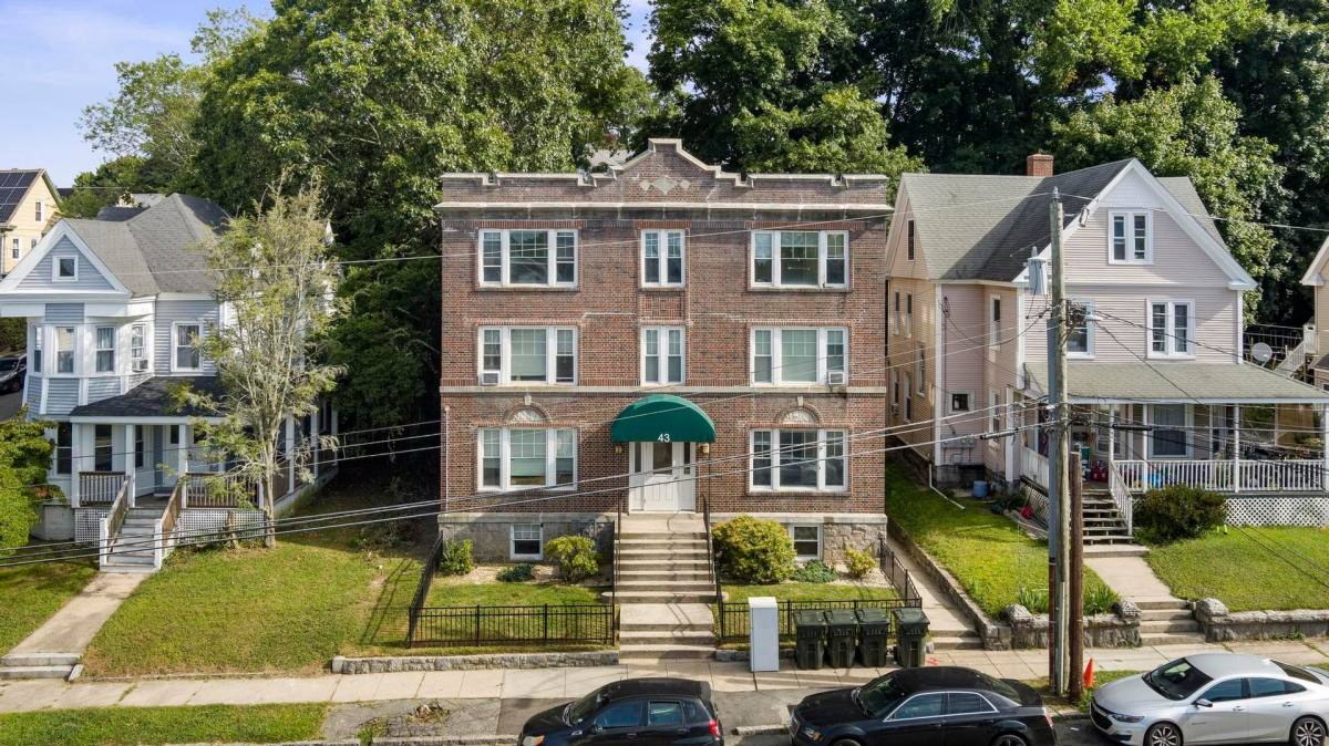 Apartment for rent at 43 W St, New London, CT 06320