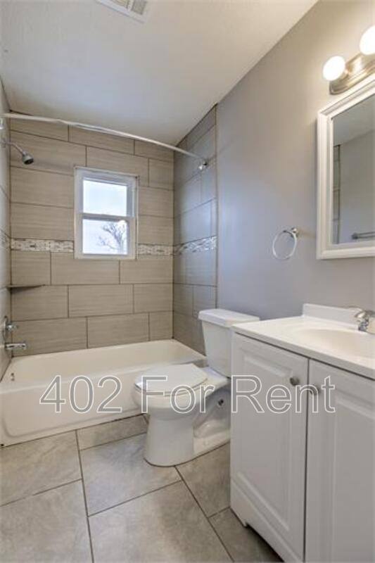 Apartment for rent at 1410 1412 N 45th St #4, Omaha, NE 68132