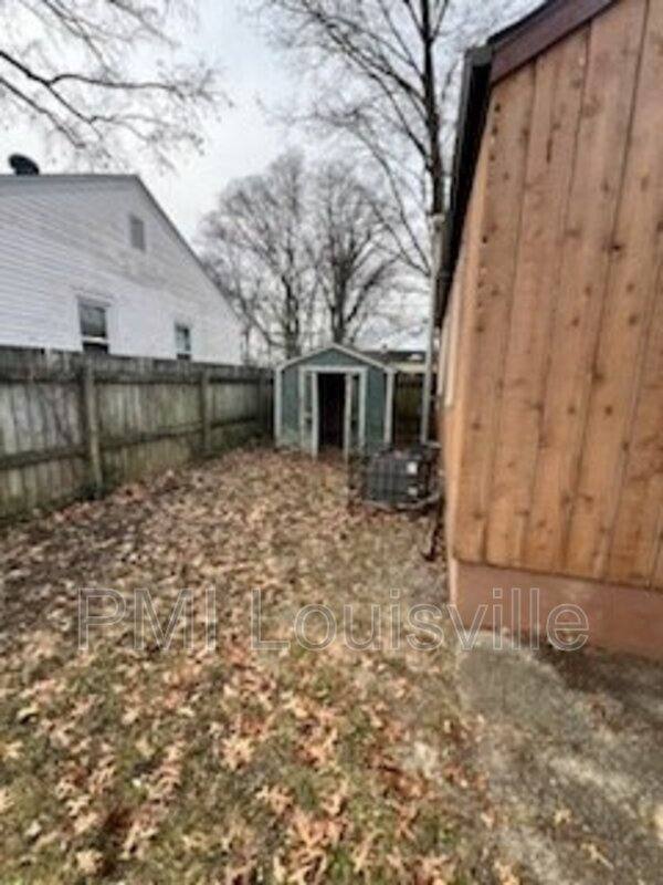House for rent at 3901 Peachtree Ave Mk, Louisville, KY 40215