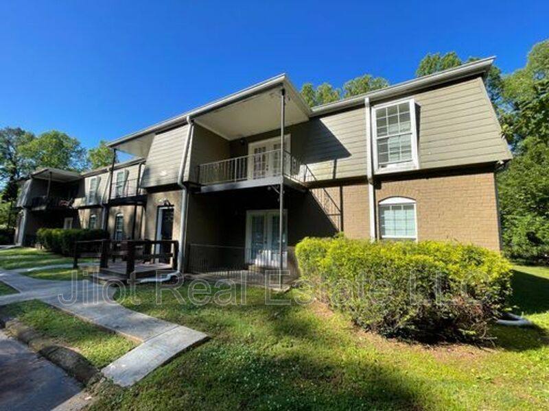 Apartment for rent at 2711 Fairlee Dr #B5, Decatur, GA 30032