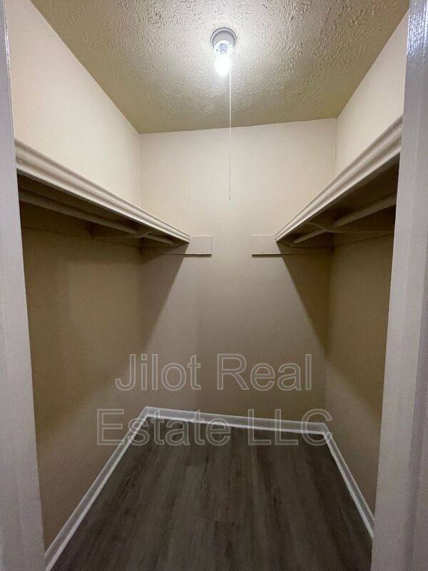 Apartment for rent at 2711 Fairlee Dr #B5, Decatur, GA 30032