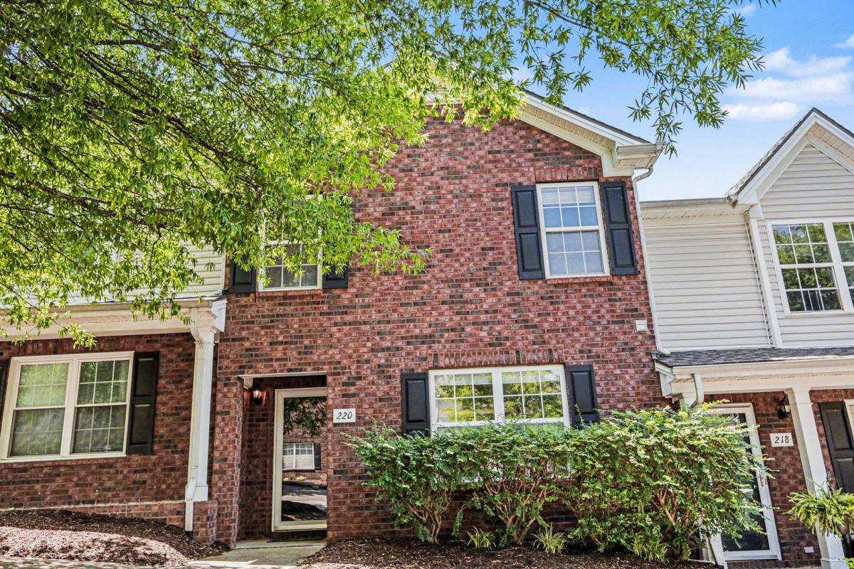 Townhouse for rent at 220 Buck Run Dr, Nashville, TN 37214