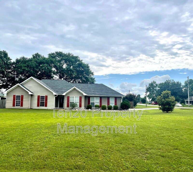 House for rent at 1 Wheatfield Dr, Fort Mitchell, AL 36856