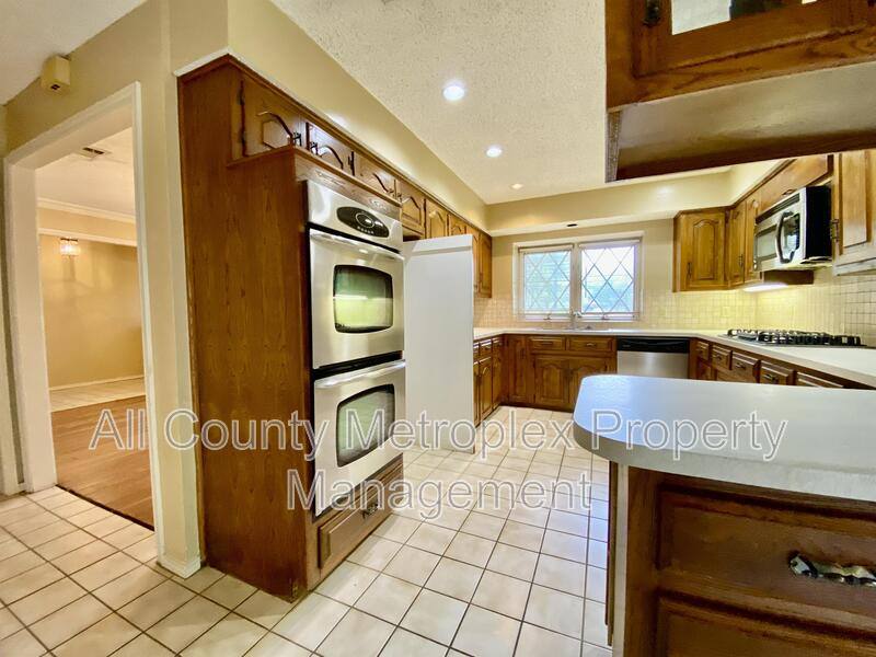 House for rent at 223 Woodcrest Dr, Richardson, TX 75080