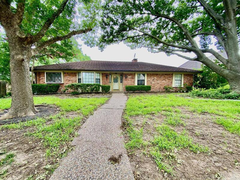 House for rent at 223 Woodcrest Dr, Richardson, TX 75080