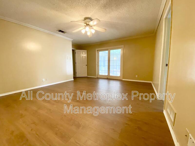 House for rent at 223 Woodcrest Dr, Richardson, TX 75080
