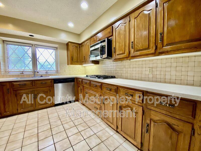 House for rent at 223 Woodcrest Dr, Richardson, TX 75080