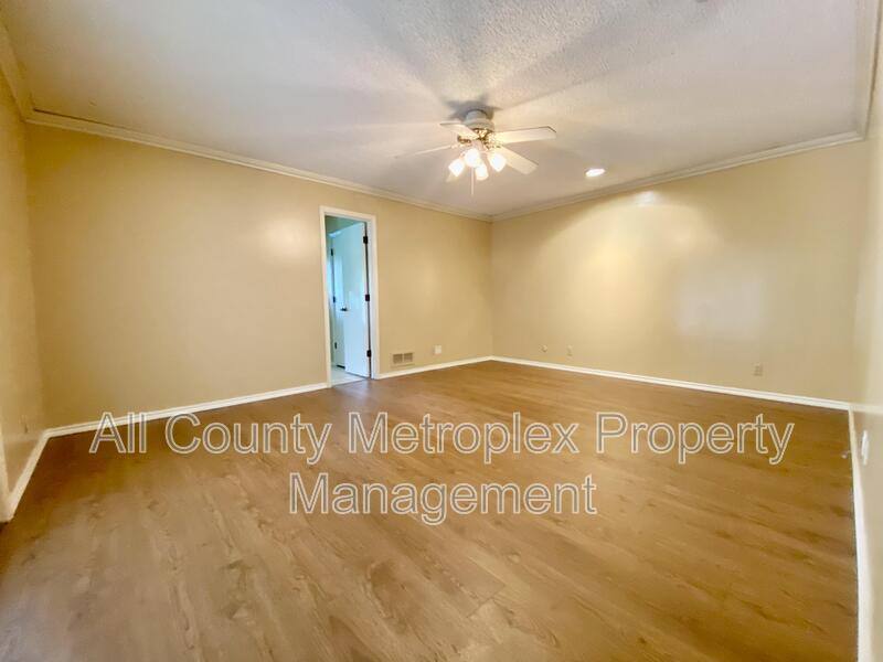 House for rent at 223 Woodcrest Dr, Richardson, TX 75080