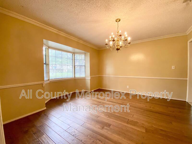 House for rent at 223 Woodcrest Dr, Richardson, TX 75080
