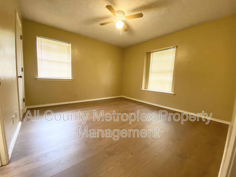 House for rent at 223 Woodcrest Dr, Richardson, TX 75080