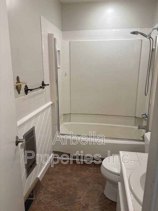 Townhouse for rent at 1816 Presswood Rd, Johnson City, TN 37604
