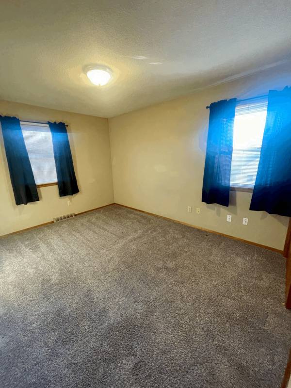 Apartment for rent at 2717 O Ave NW, Cedar Rapids, IA 52405