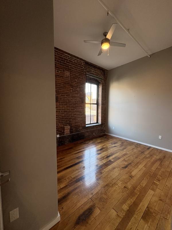 Apartment for rent at 116 N 5th St #205, Burlington, IA 52601