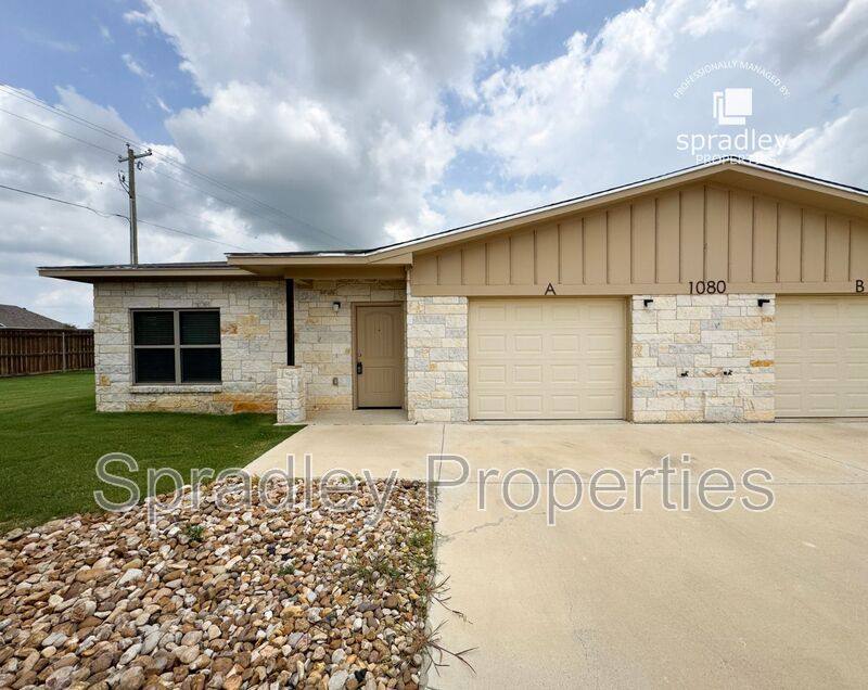 Apartment for rent at 1080A Hibiscus Dr, Belton, TX 76513