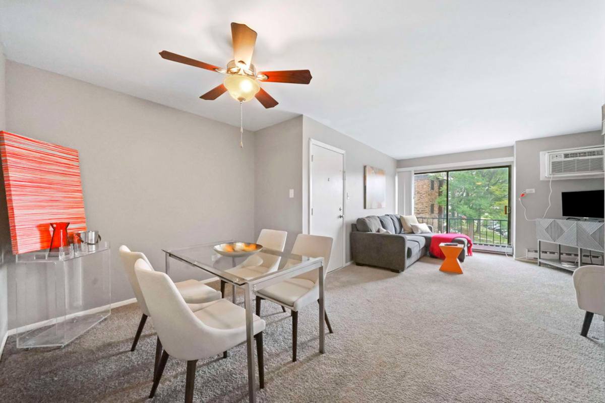 Apartment for rent at 148 Gladstone Dr, Glendale Heights, IL 60139