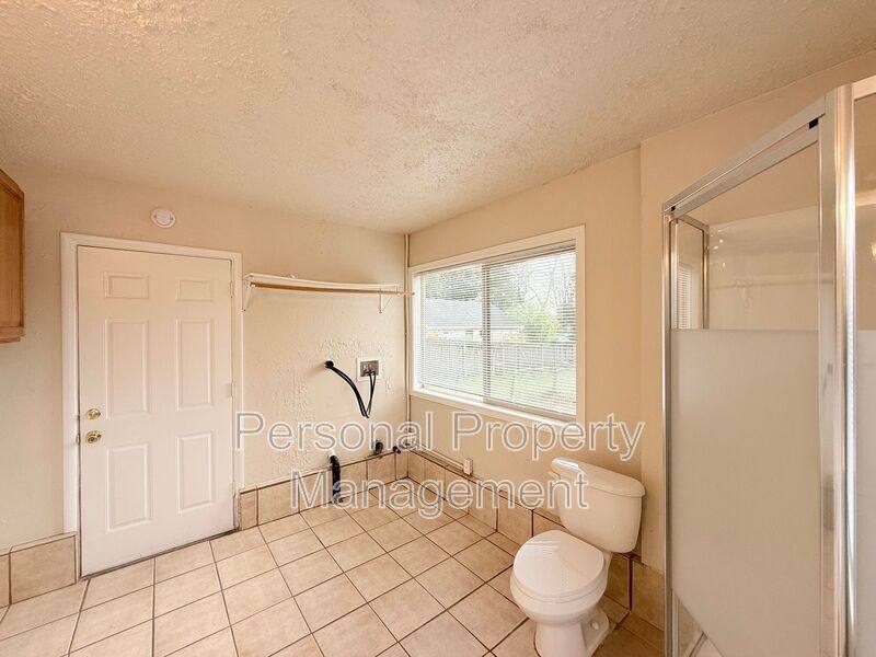 Townhouse for rent at 1102 G St, Washougal, WA 98671