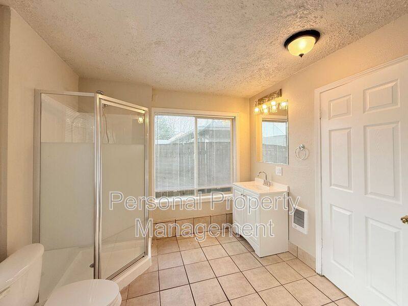 Townhouse for rent at 1102 G St, Washougal, WA 98671