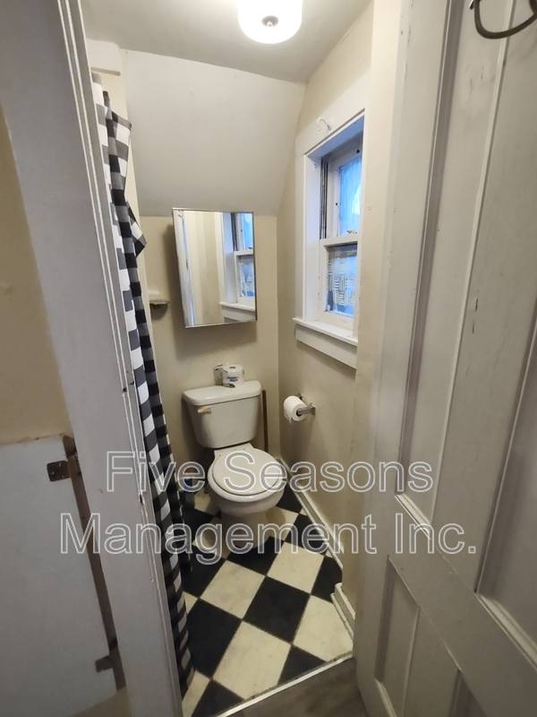 Apartment for rent at 19 Grant St #6, Burlington, VT 05401