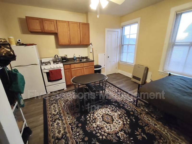 Apartment for rent at 19 Grant St #6, Burlington, VT 05401