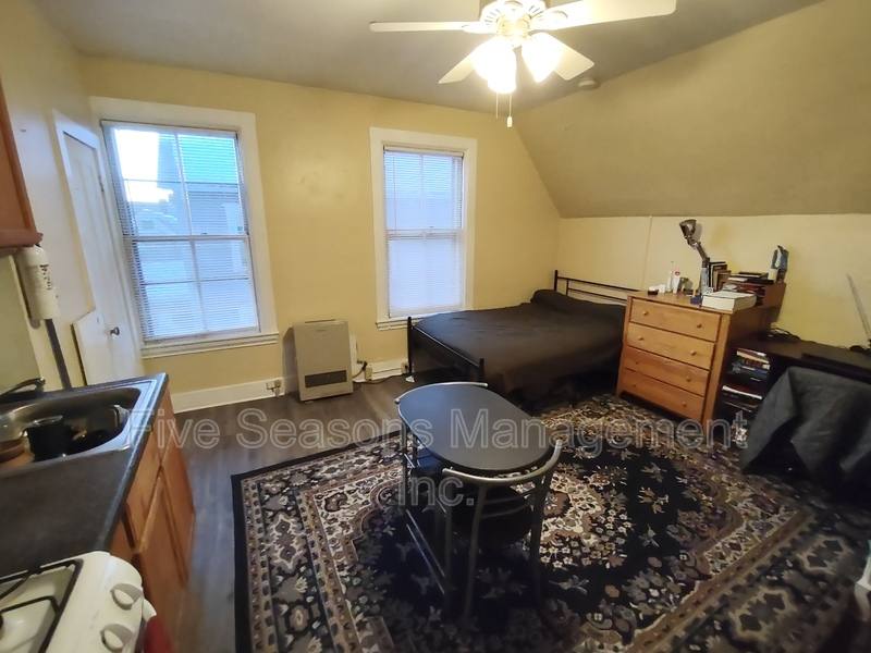 Apartment for rent at 19 Grant St #6, Burlington, VT 05401