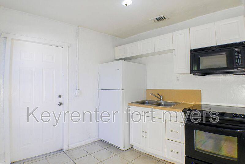 Apartment for rent at 3042 Douglas Ave, Fort Myers, FL 33916