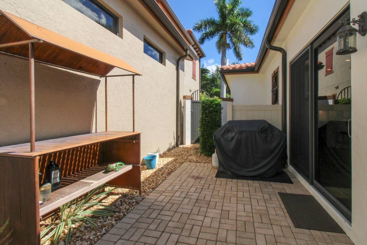 House for rent at 8000 Cordoba Place, Naples, FL 34113