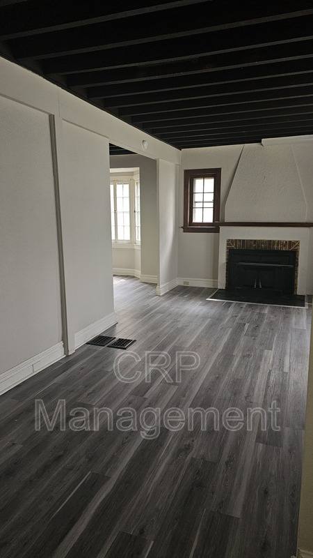 Apartment for rent at 6827 Melrose, Saint Louis, MO 63130