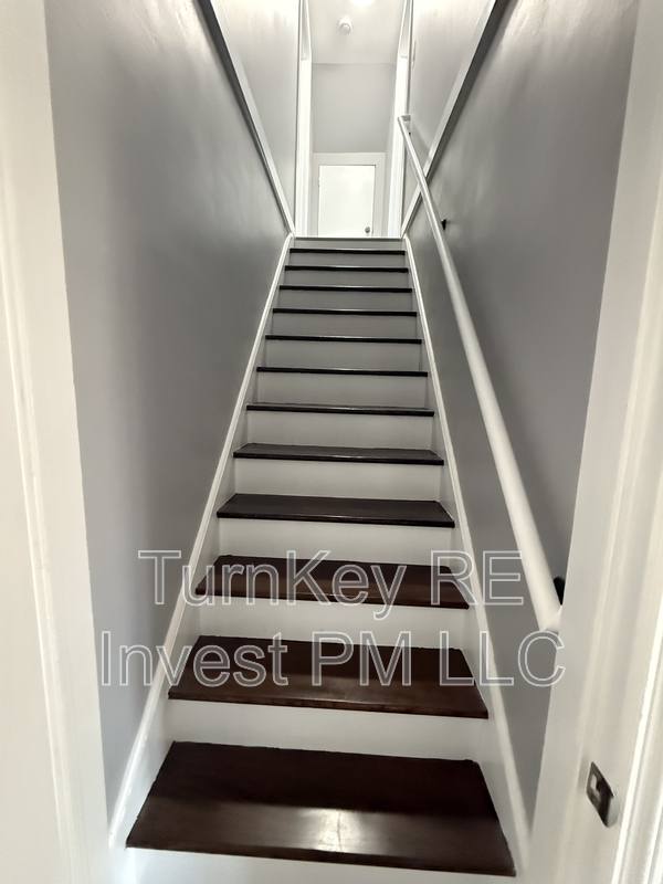 House for rent at 18343 Oakwood Ave #1, Lansing, IL 60438