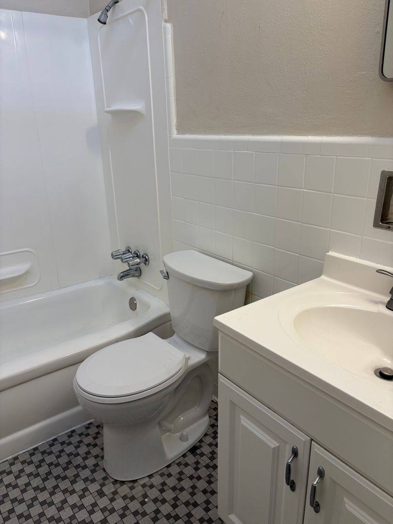 Apartment for rent at 1100-62 Midland, 1101-63 Purdue, Saint Louis, MO 63130