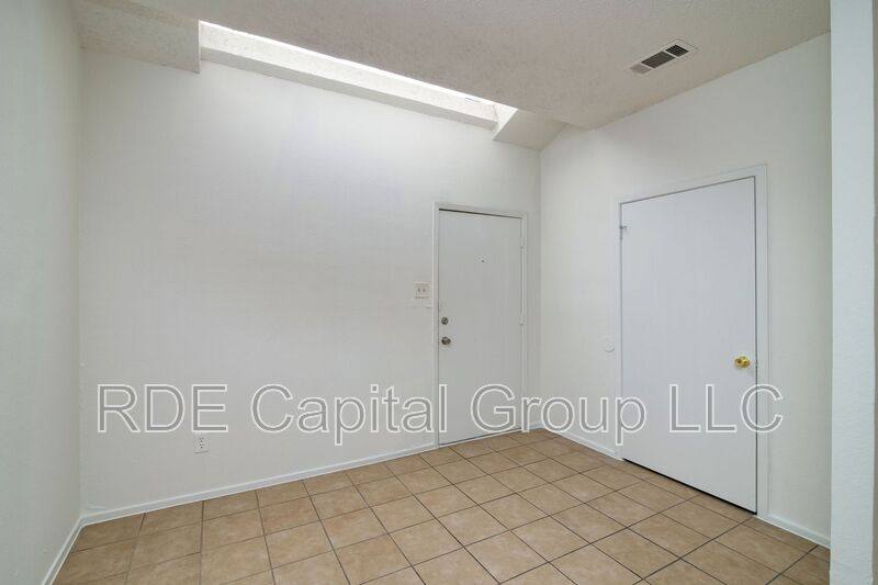 Apartment for rent at 5407B Chimney Rock Rd, Fort Worth, TX 76112