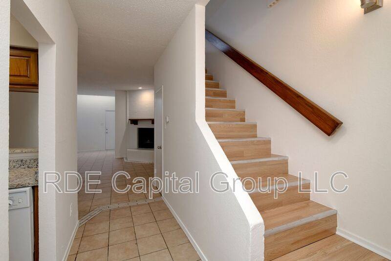 Apartment for rent at 5407B Chimney Rock Rd, Fort Worth, TX 76112