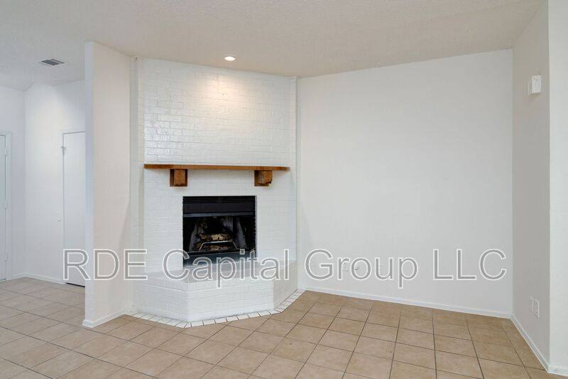 Apartment for rent at 5407B Chimney Rock Rd, Fort Worth, TX 76112