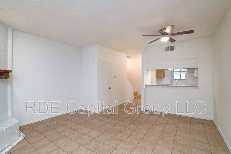 Apartment for rent at 5407B Chimney Rock Rd, Fort Worth, TX 76112