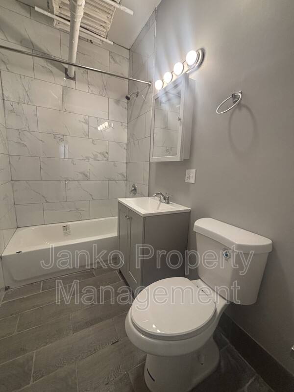 Apartment for rent at 658 E 81st St #G, Chicago, IL 60619