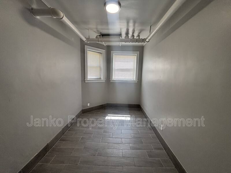 Apartment for rent at 658 E 81st St #G, Chicago, IL 60619